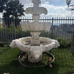 4 Tear Fountain With Lions On It