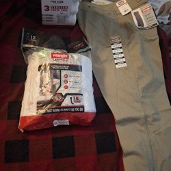 New Men Wrangler 3 Tee's/Wrangler 12 Pk Socks & Wrangler Pants Size 42x30 All Together 