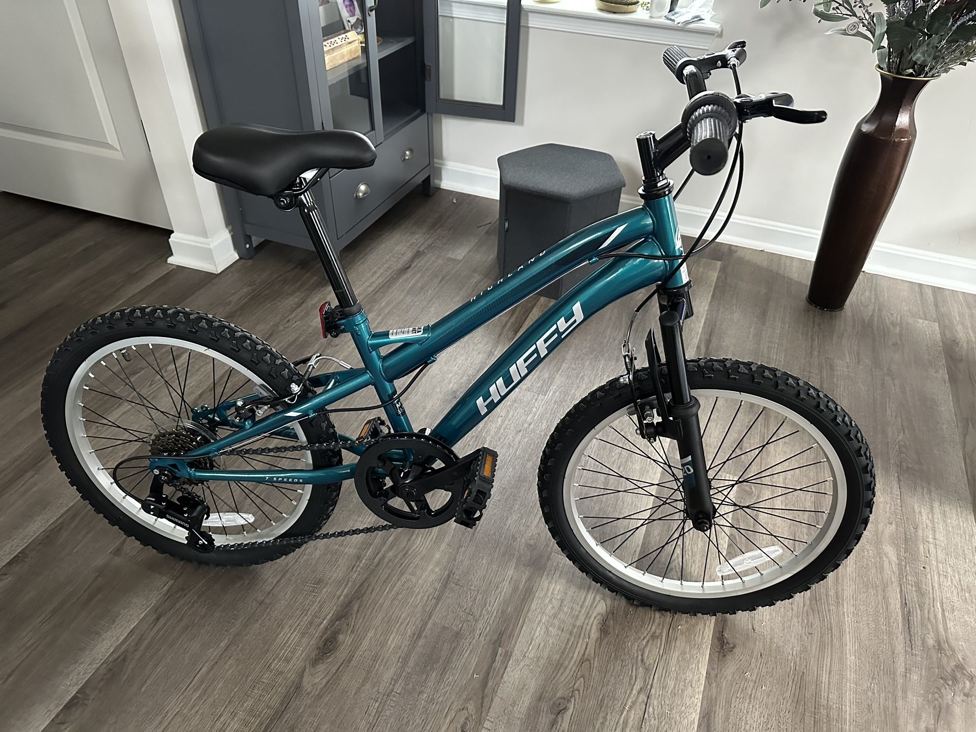 Huffy Highland Mountain Bike - 20" Wheels - 7 Speeds - Emerald Gloss