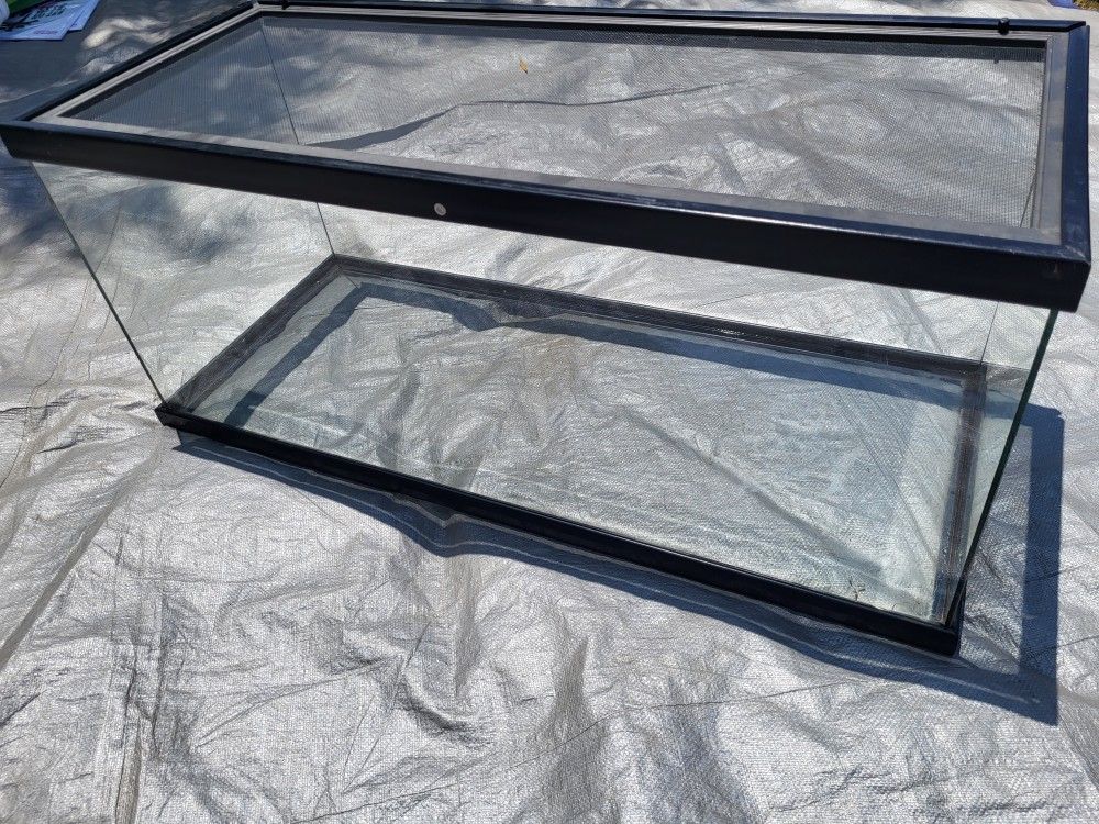20 Gallon Terrarium 20" x 13" x 12"