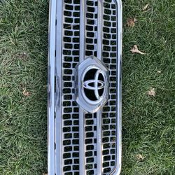 Toyota TACOMA 2016-18  GRILLE/Frame! Used OEM! 53114-04170
