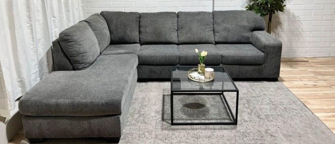 SPACIOUS BRAND NEW GREY SECTIONAL 