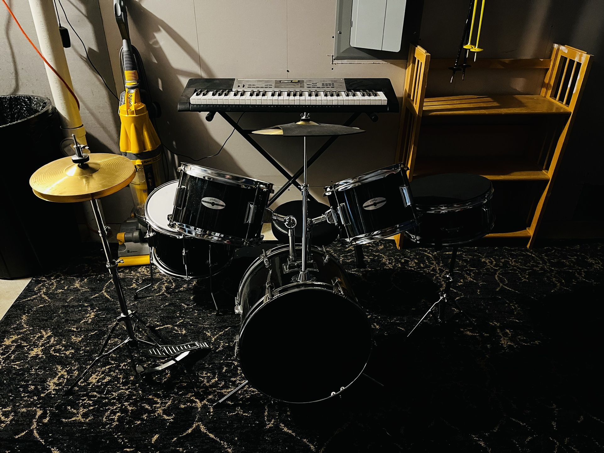 Drum Set .