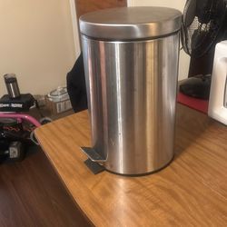 Metal Garbage Can 20inches tall