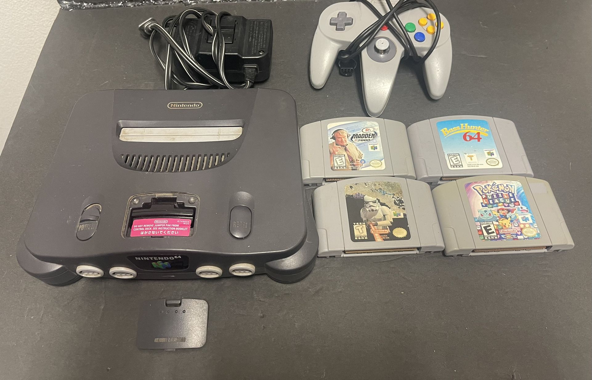 Nintendo 64 N64 With Controller And Four Games 