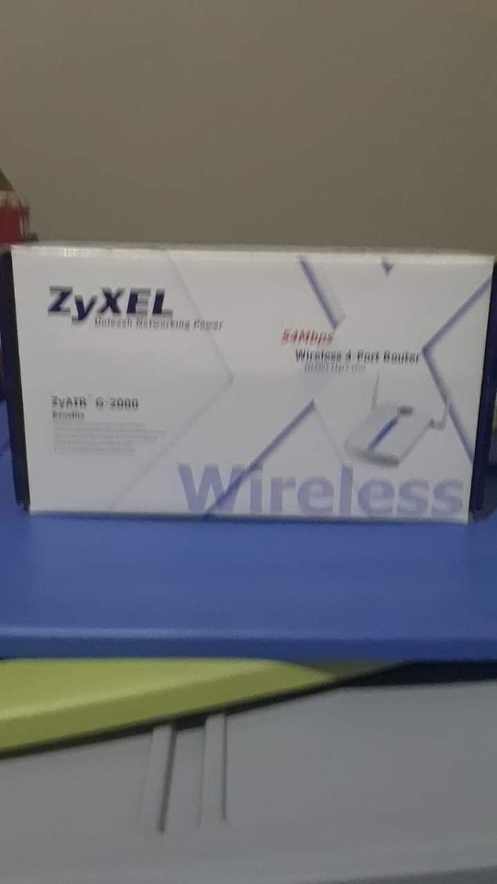 ZyXEL ZyAir G-2000 wireless 4 port router FINAL