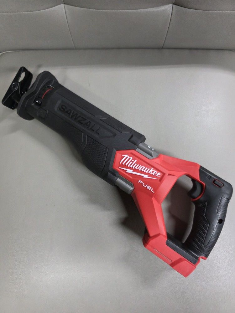 Milwaukee M18 FUEL Brushless Cordless SAWZALL Reciprocating Saw