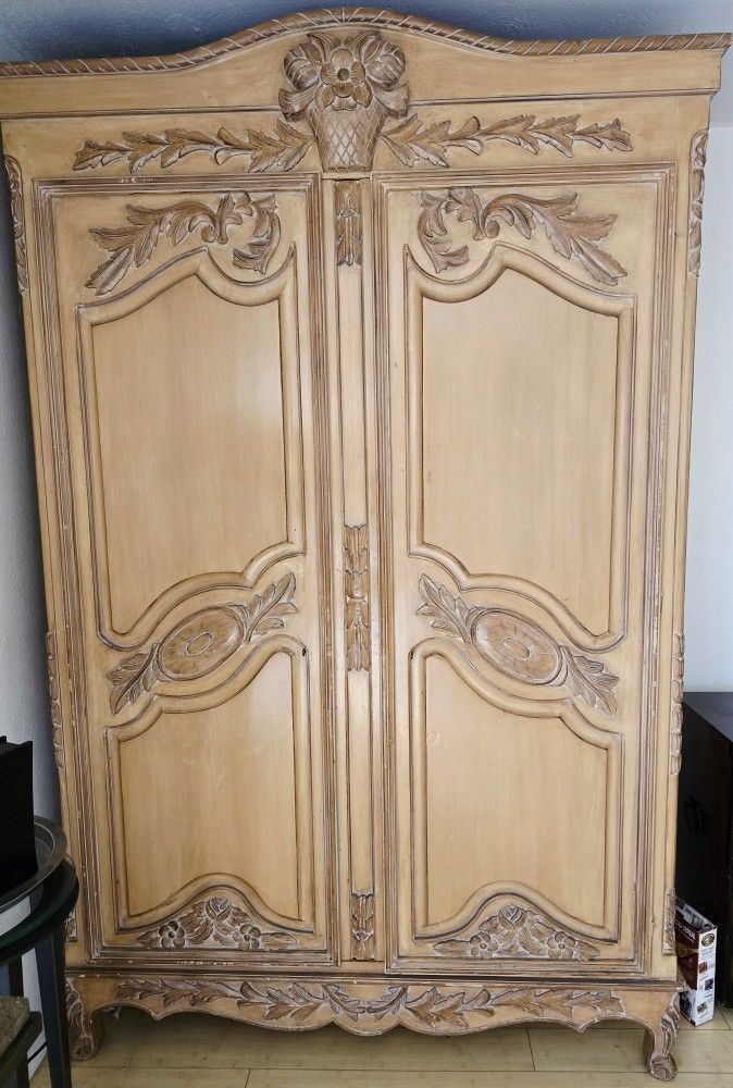 Kreiss Armoire French