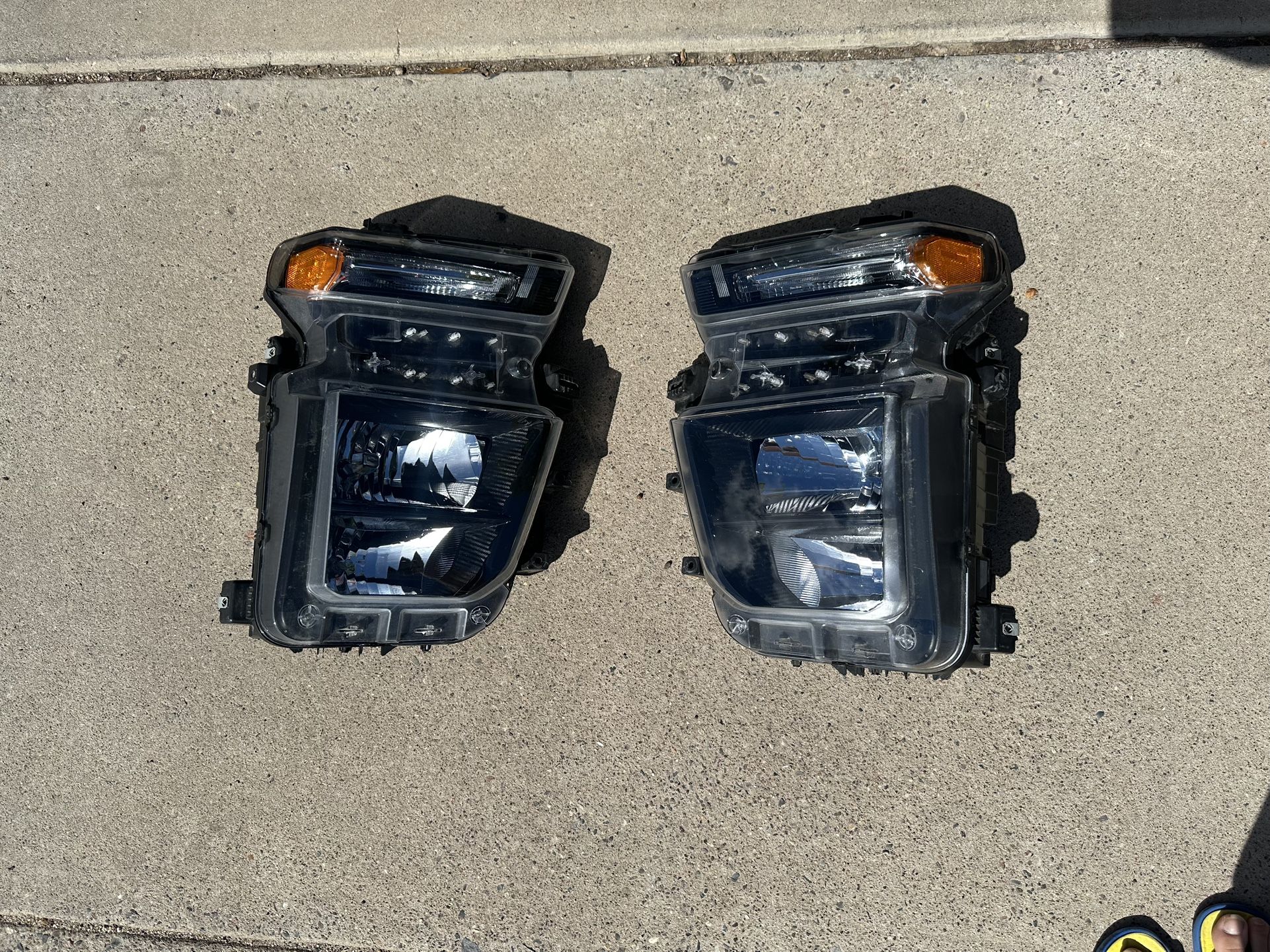 2020-2025 Chevrolet Silverado 2500 & 3500 HD Headlights
