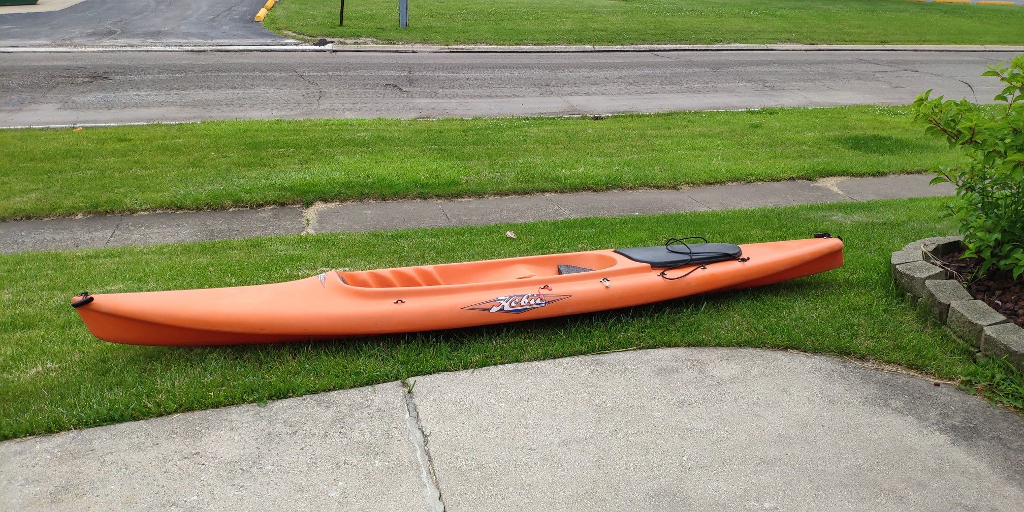 Hobie Pursuit kayak w/ paddles
