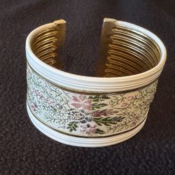 VINTAGE FLORAL TAPESTRY WHITE CUFF BRACELET