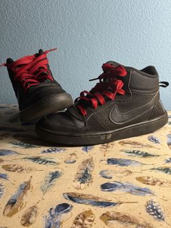 Nike Boys Court Borough Black Basketball Shoes Sneakers Size 5.5Y