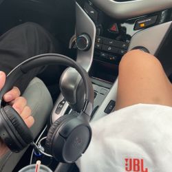 JBL wireless bluetooth headphones