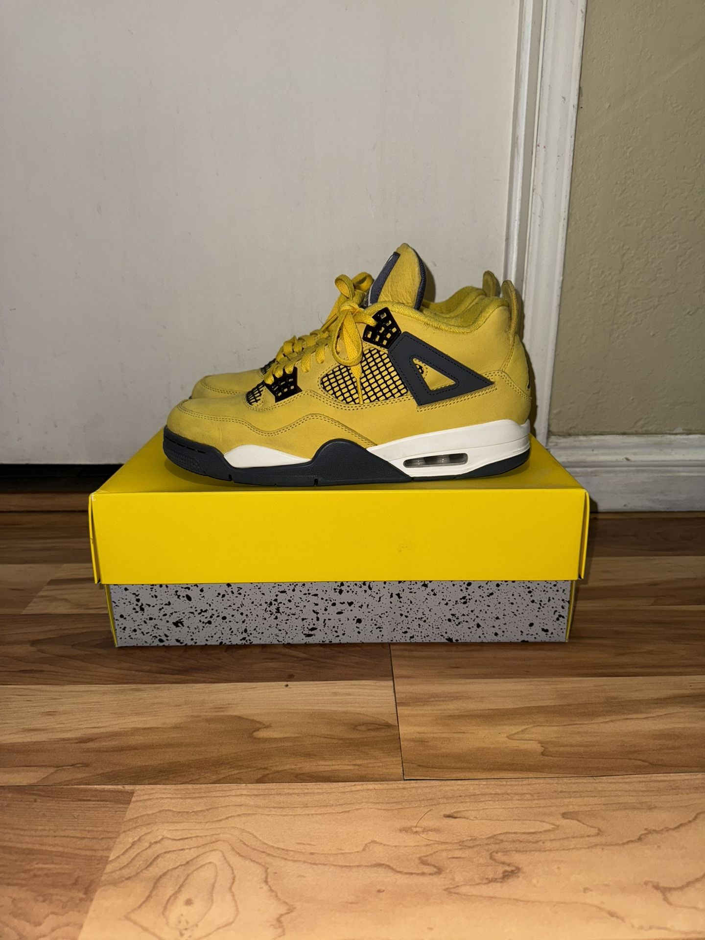 Jordan 4 Retro Lightning (2021) Szie 11