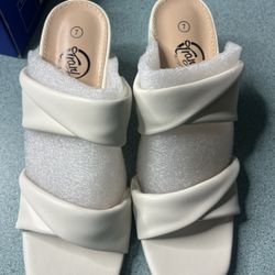 TRARY 2” HEEL OPEN TOE SHOES WOMENS SIZE 7