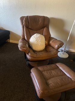Vintage Lane Genuine Leather Recliner + Matching Ottoman brown – $225 OBO