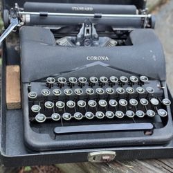 Corona 1941 Standard Polish Keys Typewriter 