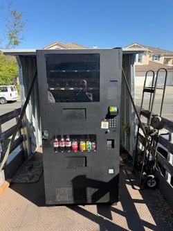 Combo vending machine