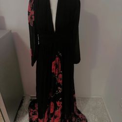 Beautiful dress, size  L Very beautiful.