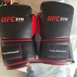 UFC TRAIN DIFFERENT 14oz Gloves