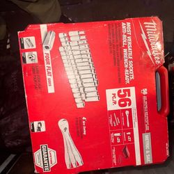 Milwaukee 56-Piece Metric & SAE Socket Set