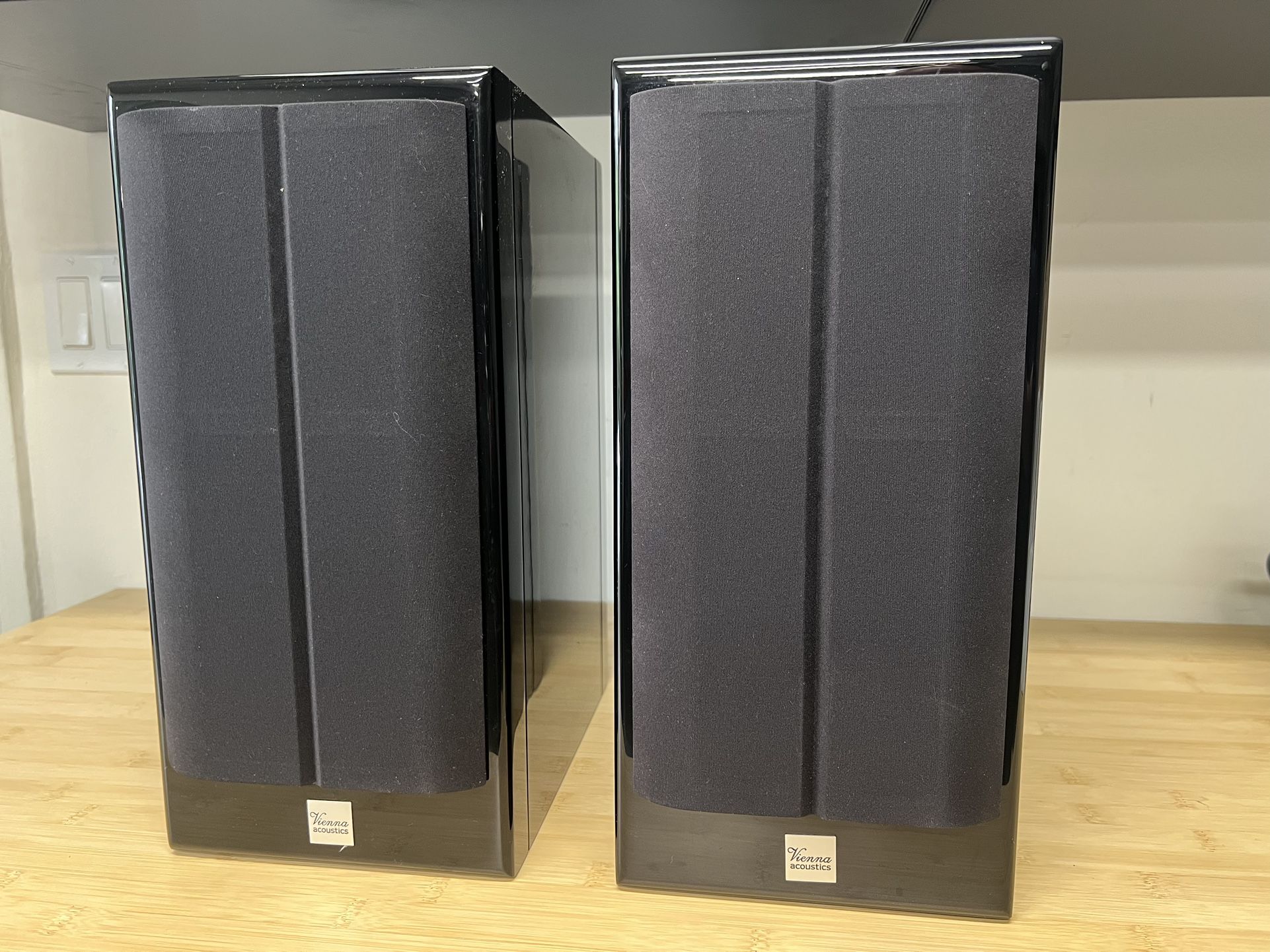 Vienna Acoustics Hayden Grand Black Bookshelf Speakers 
