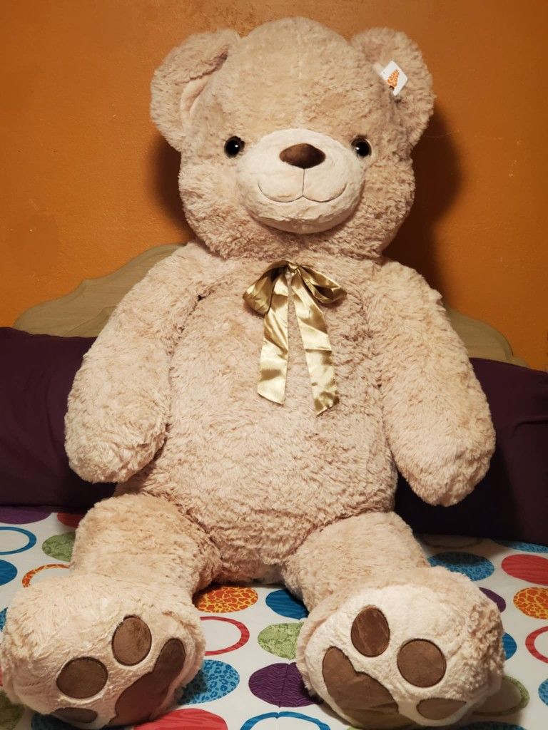 BONITO Y NUEVO PELUCHE MIDE APROXIMADAMENTE 6 PIES 100.00 O MEJOR OFER