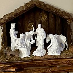  Nativity 10 piece Set of Vintage Lenox Porcelain Figurines And Crèche