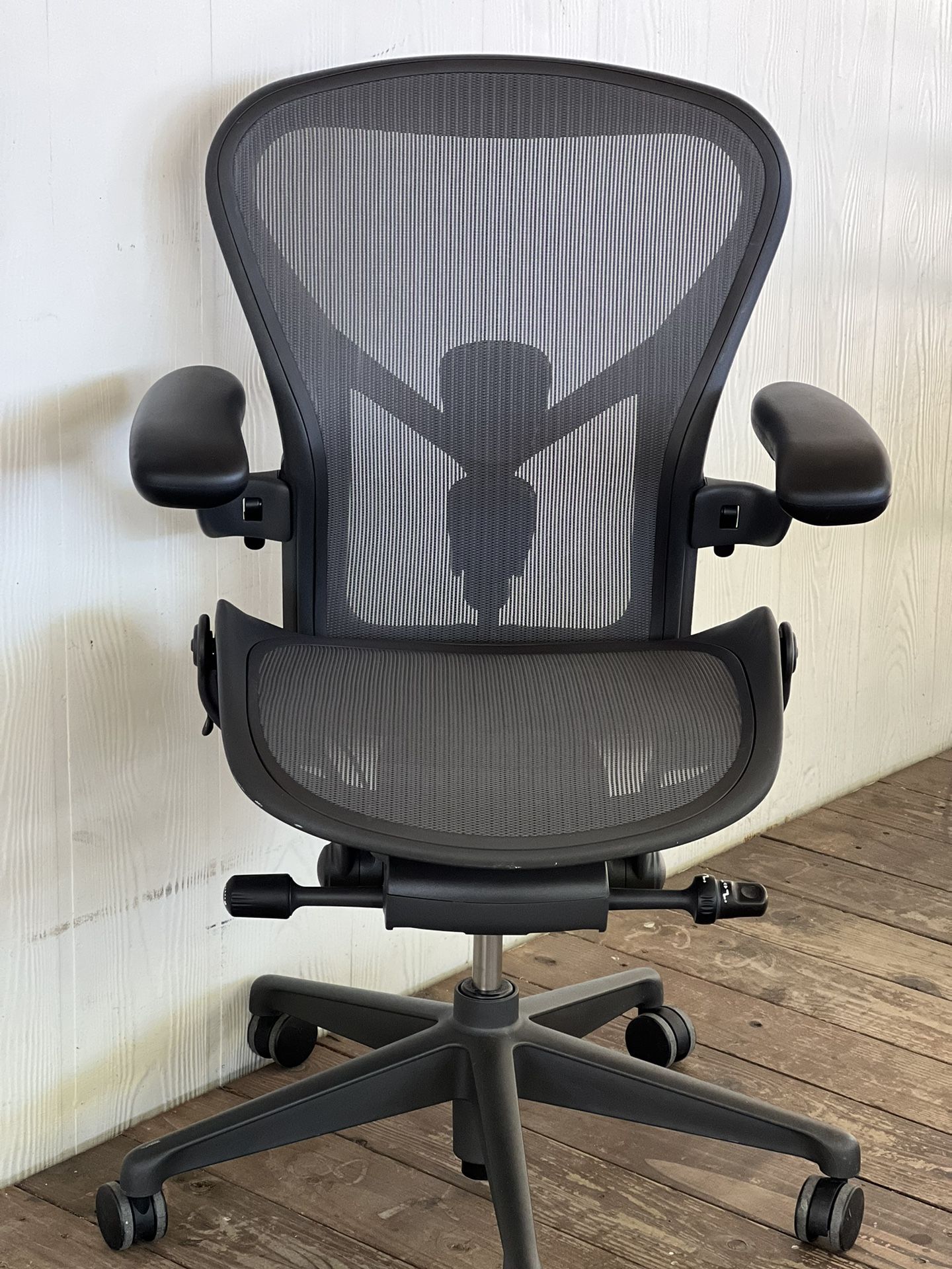 Herman Miller Remastered Aeron Size B Fully Loaded With Posturefit SL