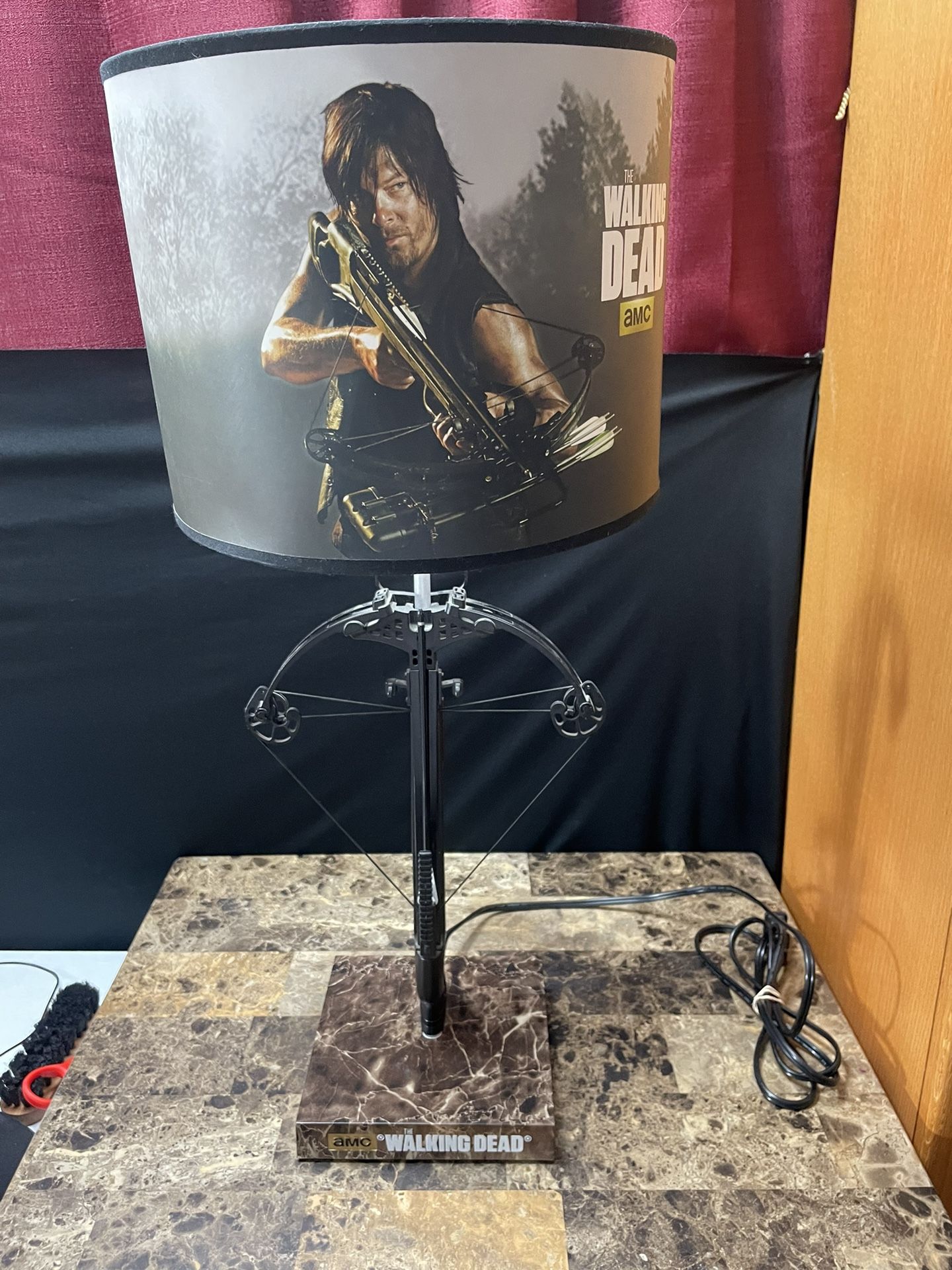 THE WALKING DEAD Table Lamp Daryl Dixon Crossbow Rabbit Tanaka AMC I