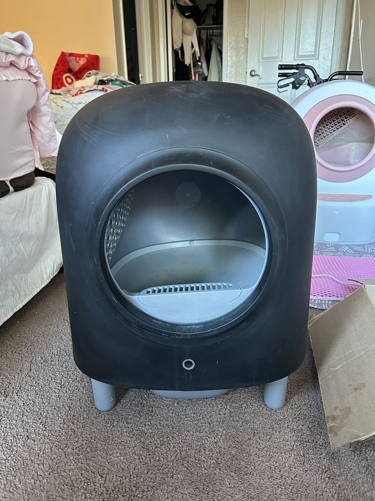 Self Cleaning Litter Box W App