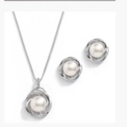 Earrings and necklace 