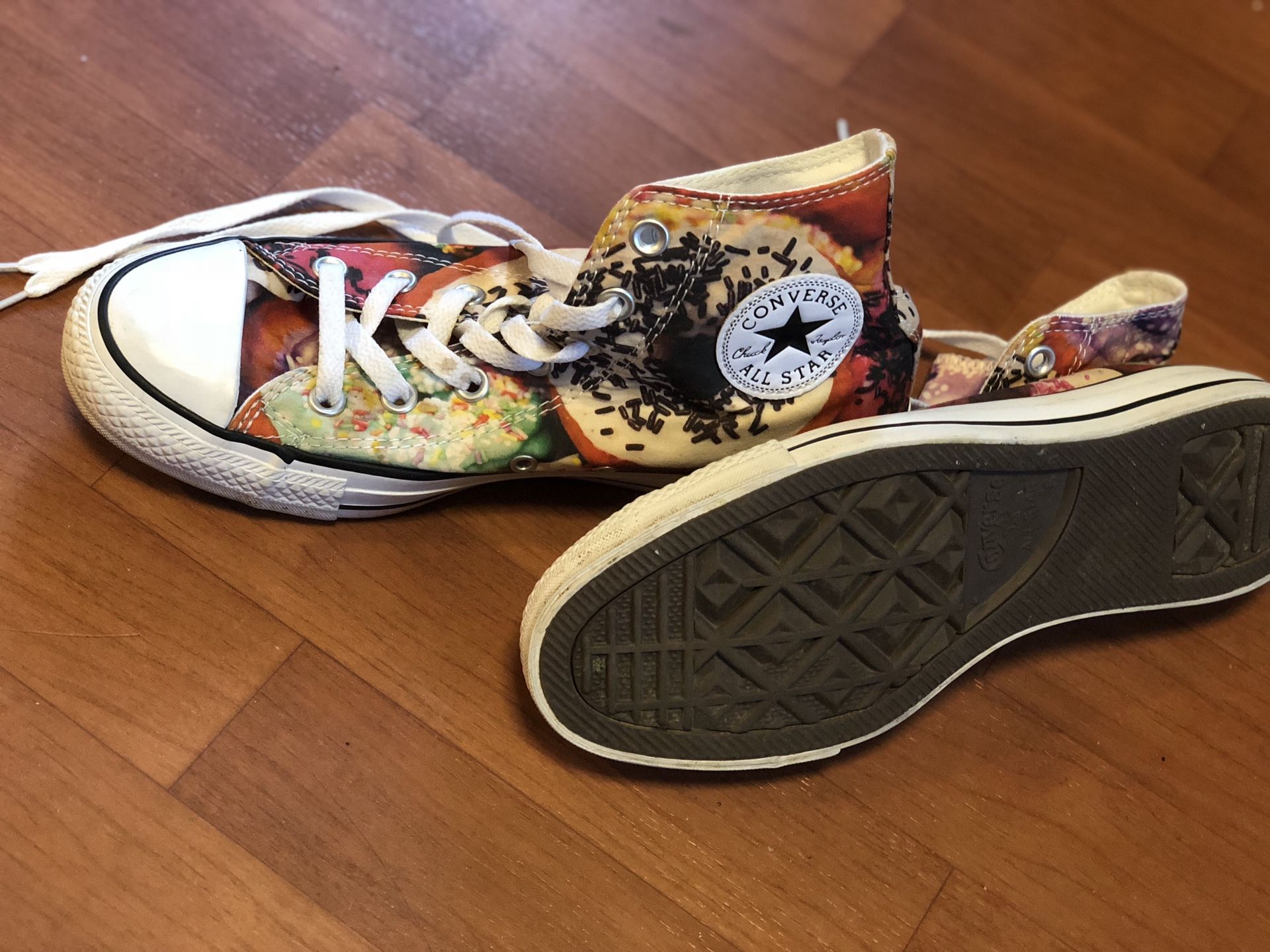 Converse LIMTED EDITION donut sneakers! Women’s size 8
