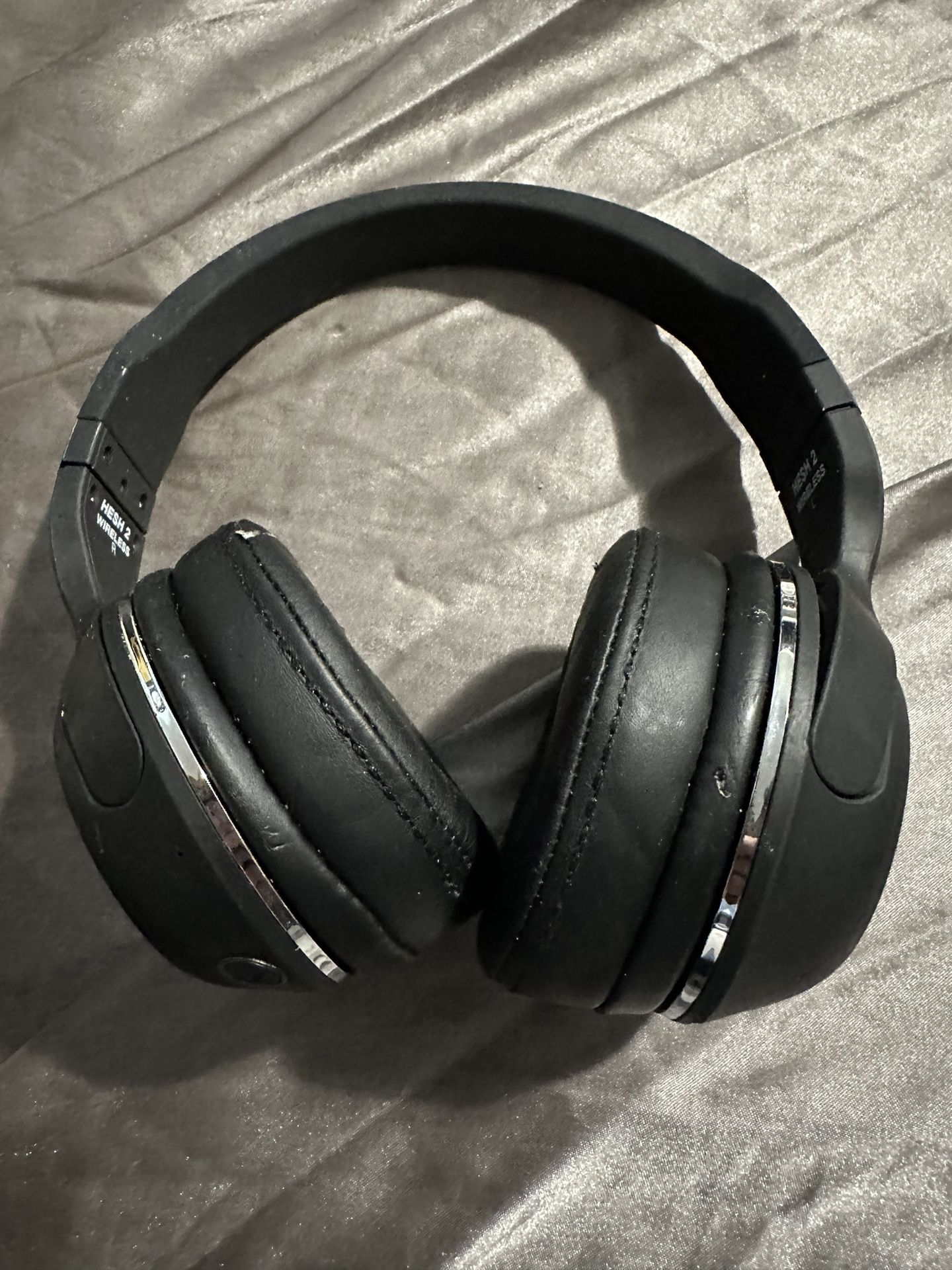 2Pear Of Wireless Headphones Skull