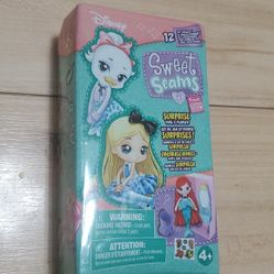 Disney Minnie mouse sweet seams surprise doll &amp; playset