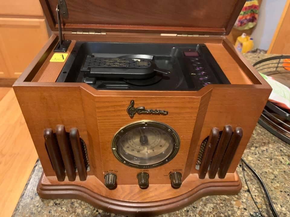 Emerson Heritage AM/FM Radio and CD player
