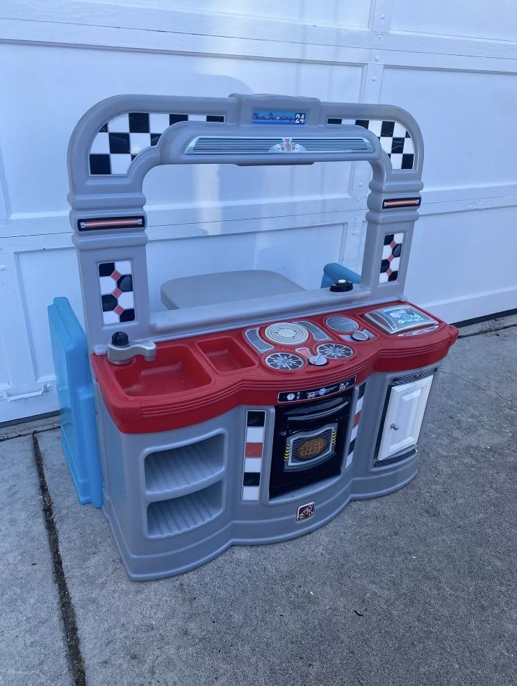 Step2 Kids 50's Diner Playset Kitchen