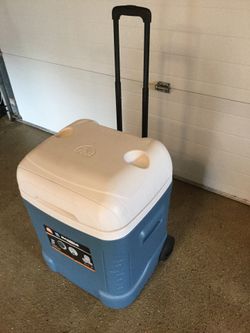 Igloo 45qt max cool wheeled cube cooler