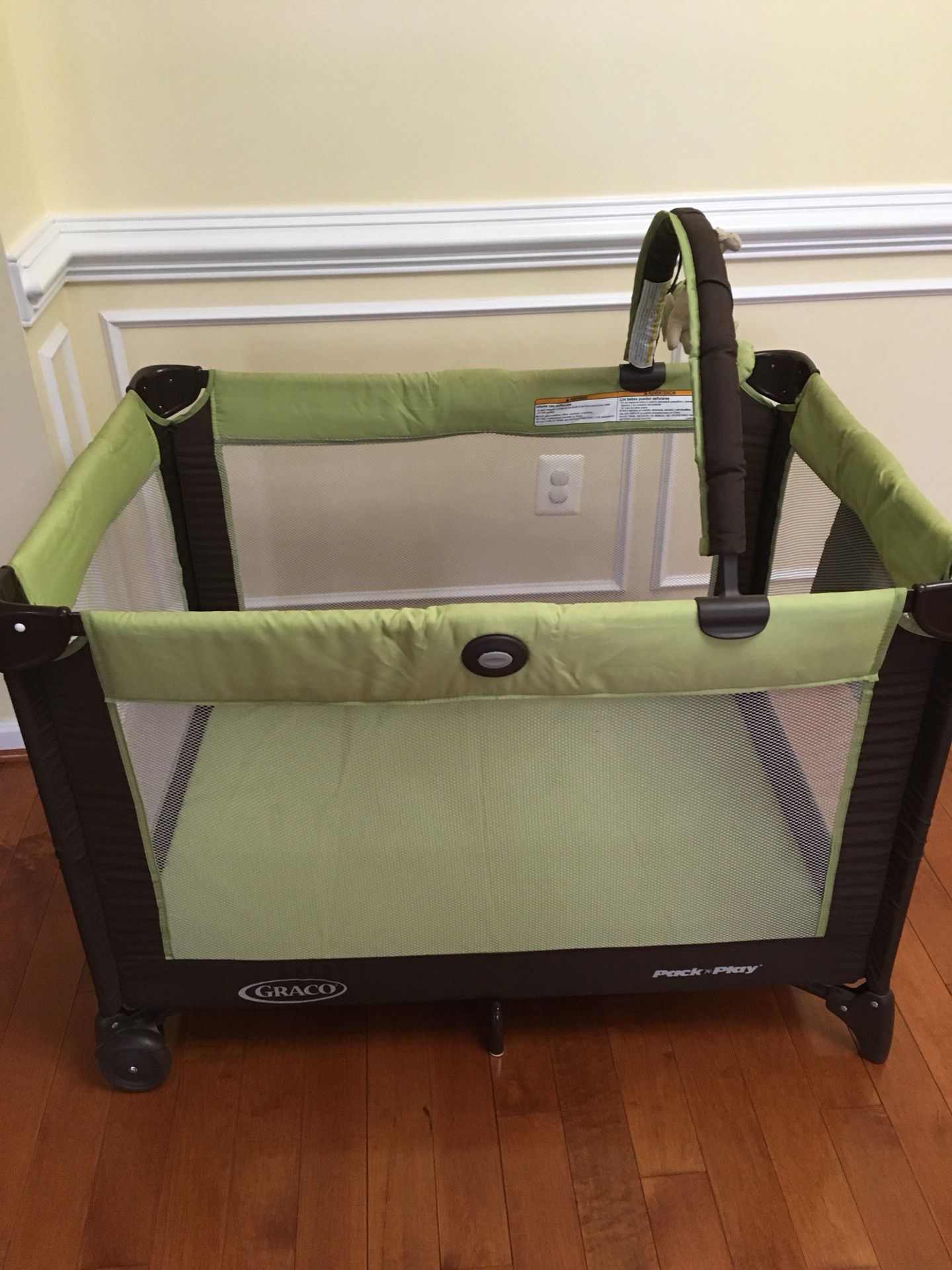 Graco pack n play with mattress,waterproof protector and cotton fitted sheet
