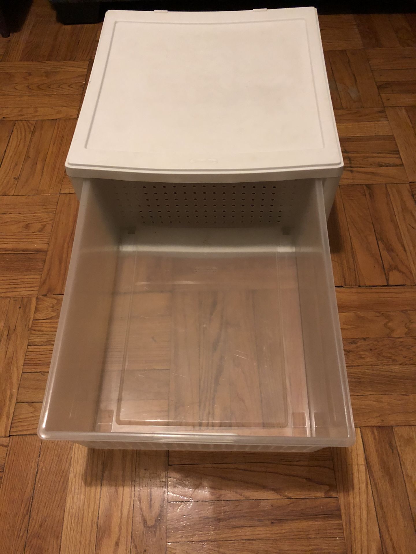 Plastic drawer