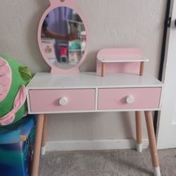 Make Up Table