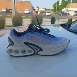 Brand New And Original Women Nike Air Max's DN Sneakers Sizes 7 And 9
