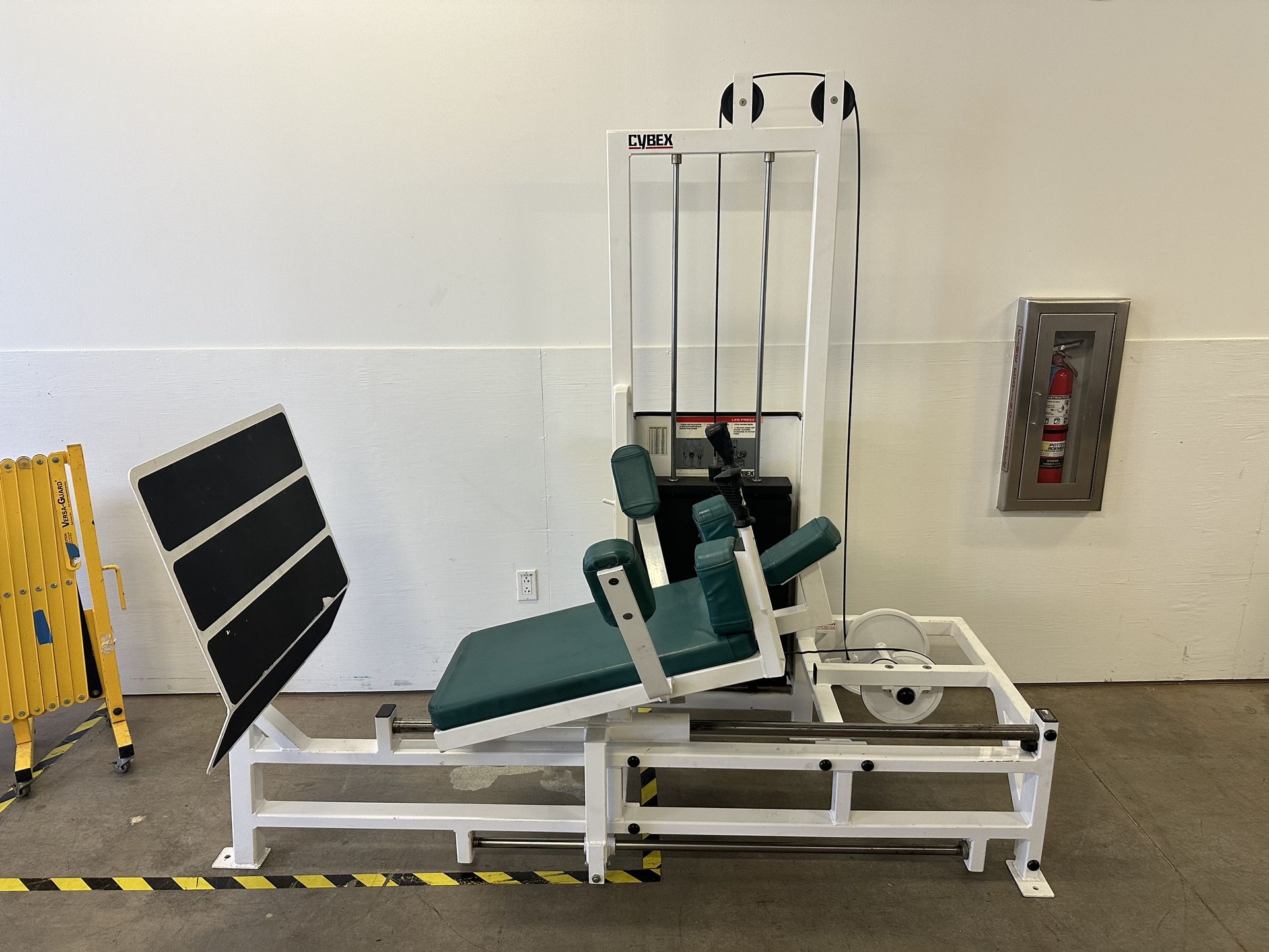 Cybex horizontal leg press hotsell