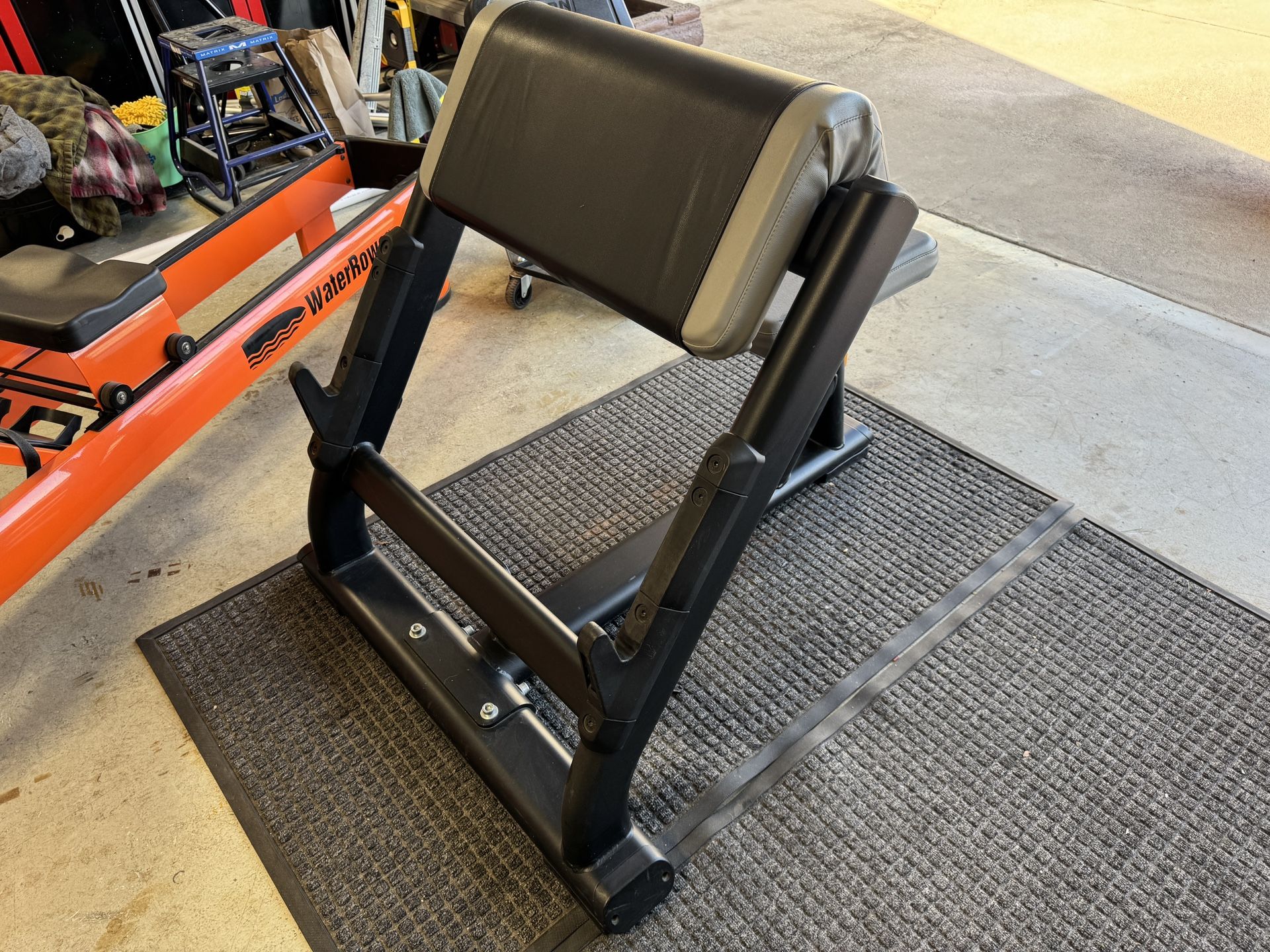 Precor Preacher Curl Bench – Commercial Grade