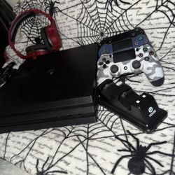Ps4 Pro 1T+3 Controllers+Headset Wireless
