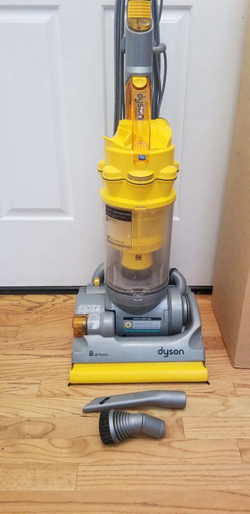 NEW cond DYSON AII FLOOR VACUUM WITH COMPLETE ATTACHMENTS  , AMAZING POWER SUCTION  , WORKS EXCELLENT  , IN THE BOX 