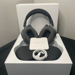 AirPod Maxes 