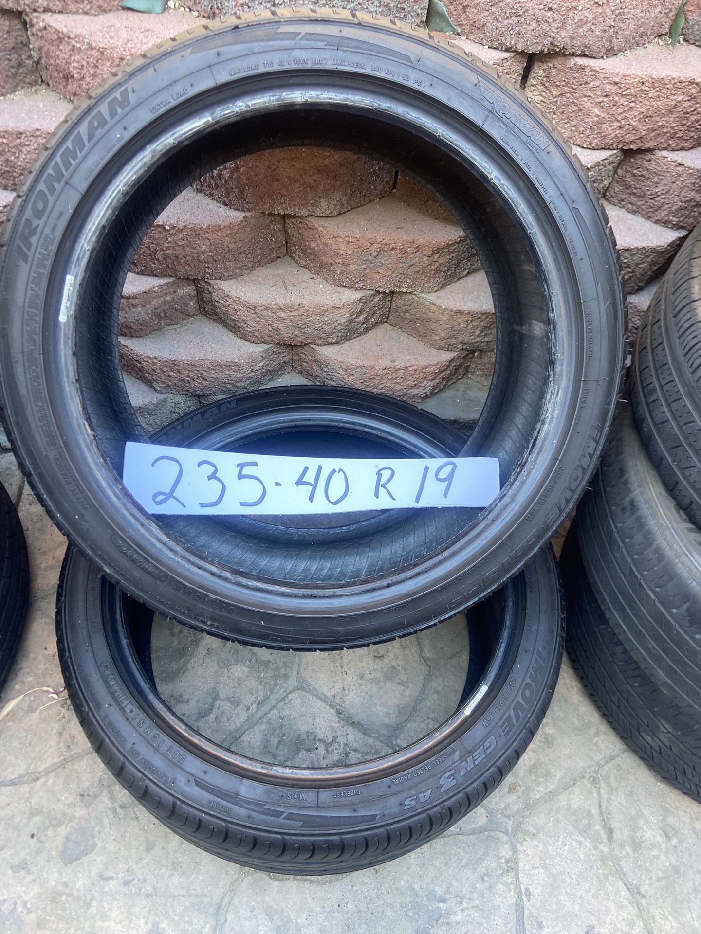 235. 40 R19 2Tires