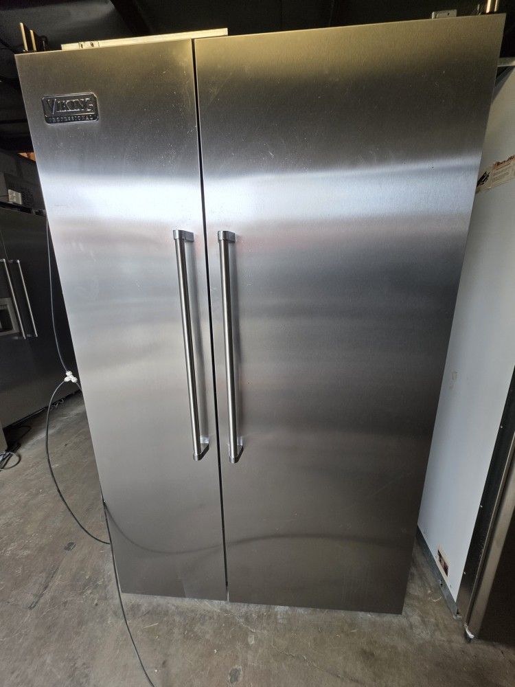 48" VIKING BUILT IN STAINLESS STEEL REFRIGERATOR