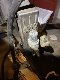 2 oil cans